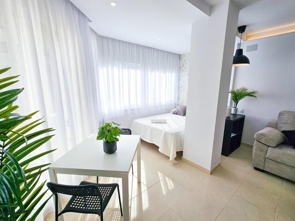 Estudio Vip Mediterraneo - Alojamientos La Torre Torre Del Mar Exterior photo